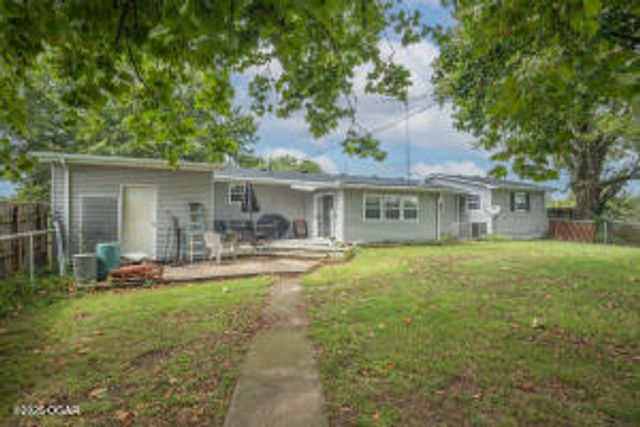 15825 Hammer Road, Neosho, MO 64850