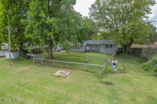 15825 Hammer Road, Neosho, MO 64850