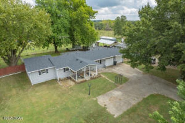 15825 Hammer Road, Neosho, MO 64850