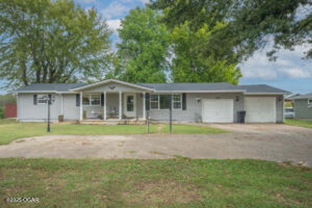 15825 Hammer Road, Neosho, MO 64850