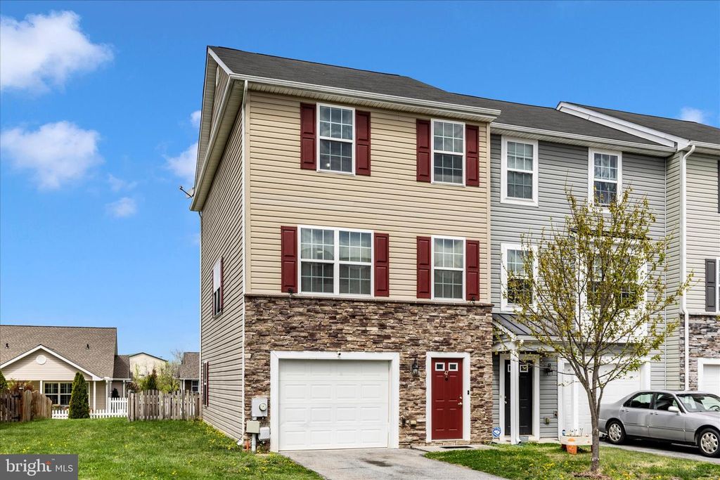 47 CARMODY LN, Martinsburg, WV 25404