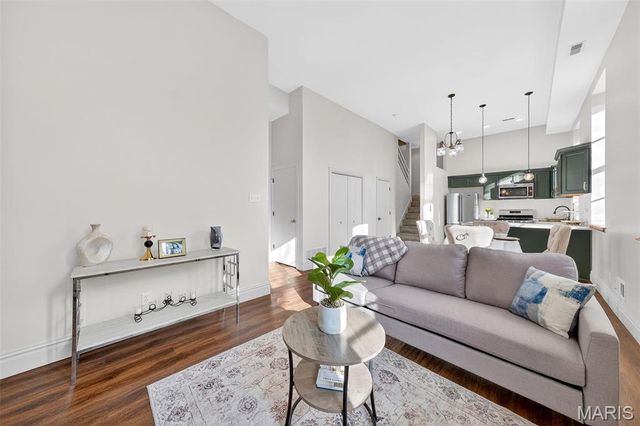 1621 S 11th Street D, St Louis, MO 63104