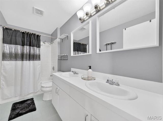 1621 S 11th Street D, St Louis, MO 63104