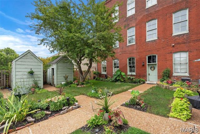 1621 S 11th Street D, St Louis, MO 63104