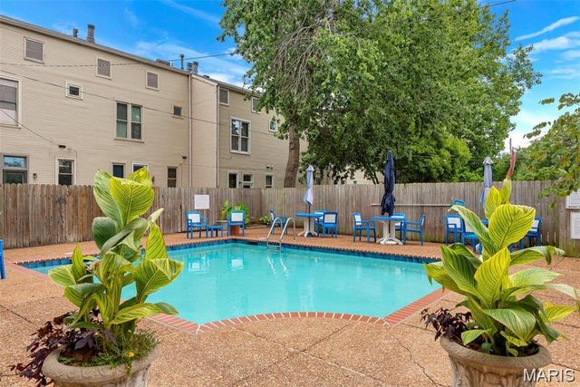 1621 S 11th Street D, St Louis, MO 63104