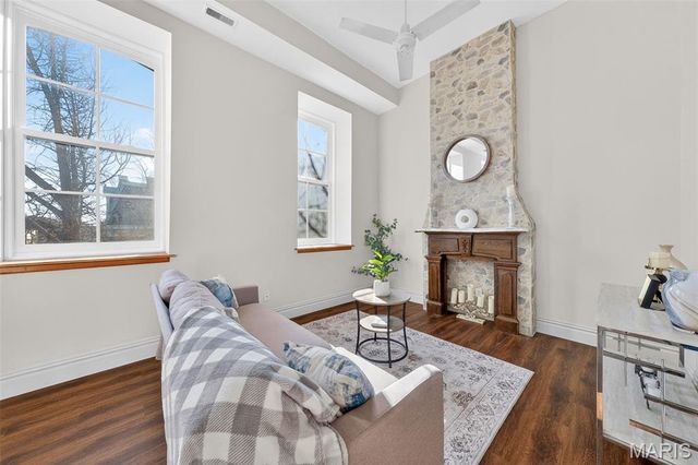 1621 S 11th Street D, St Louis, MO 63104