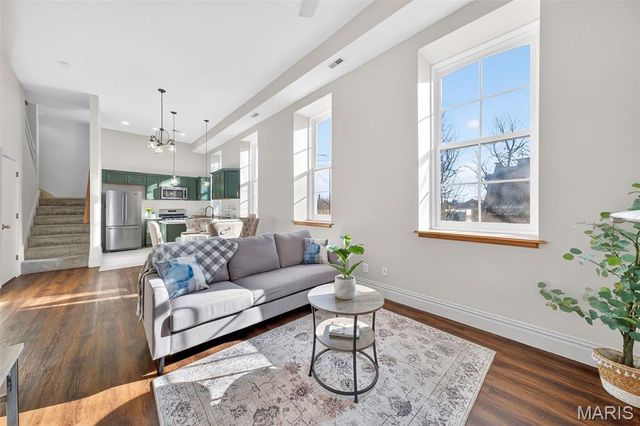 1621 S 11th Street D, St Louis, MO 63104