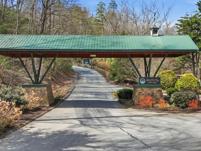 25 Walhala Trail, Blue Ridge, GA 30513