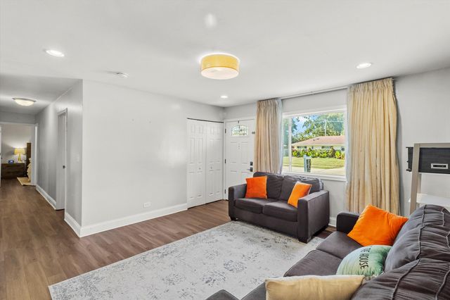 455 Mohave Street, Hoffman Estates, IL 60169