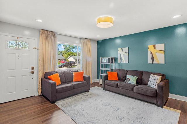 455 Mohave Street, Hoffman Estates, IL 60169