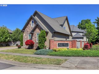 3435 MEADOW VIEW Dr, Eugene, OR 97408
