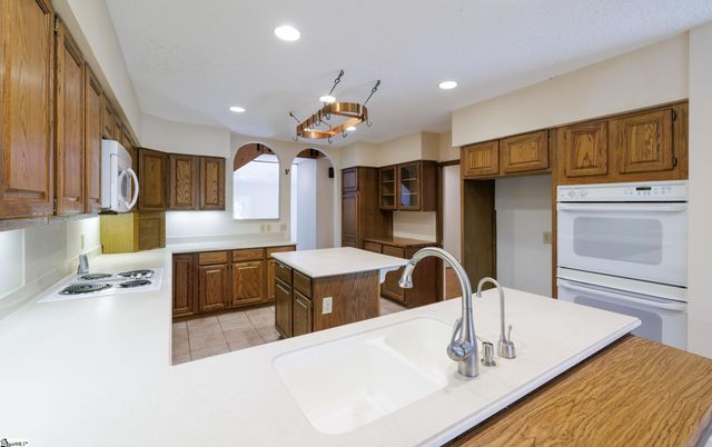 102 Old Salem Avenue, Greer, SC 29650