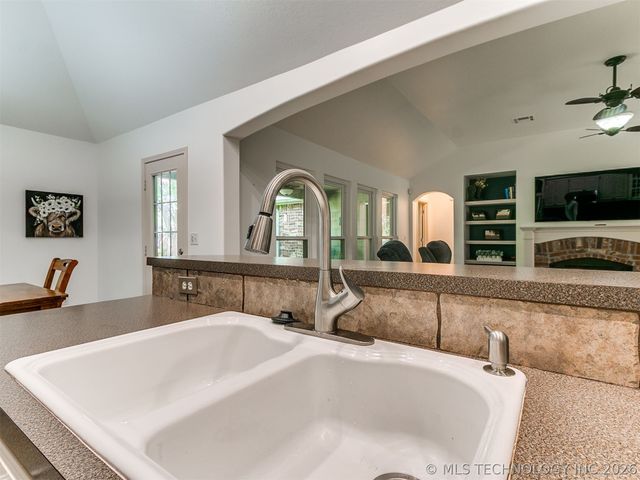 1001 W 120th Court S, Jenks, OK 74037