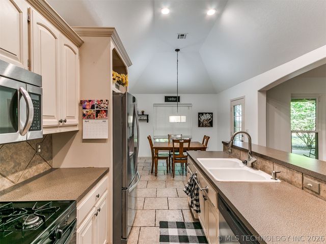 1001 W 120th Court S, Jenks, OK 74037