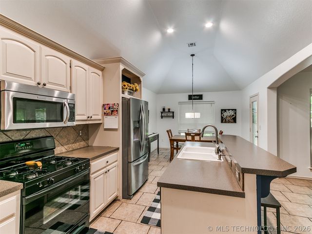 1001 W 120th Court S, Jenks, OK 74037