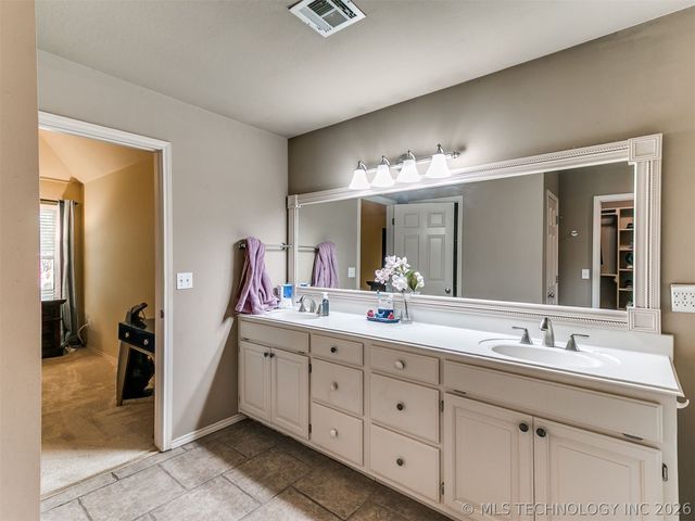 1001 W 120th Court S, Jenks, OK 74037