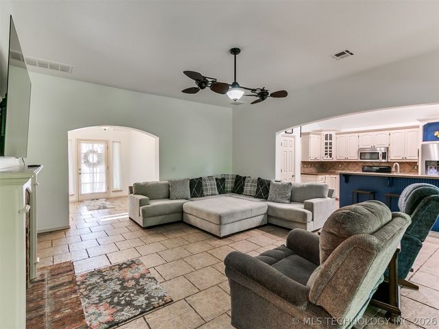 1001 W 120th Court S, Jenks, OK 74037