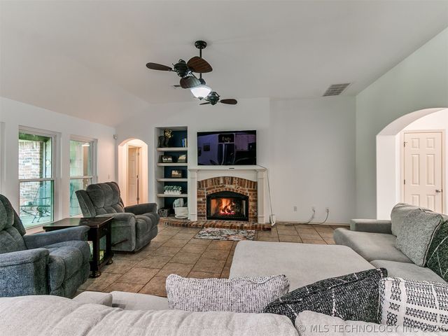 1001 W 120th Court S, Jenks, OK 74037