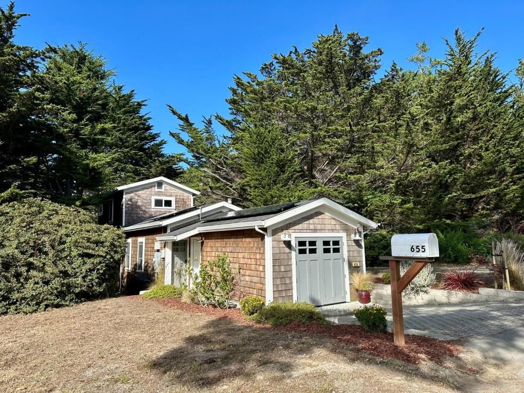 655 Vue De Mer Avenue, Moss Beach, CA 94038