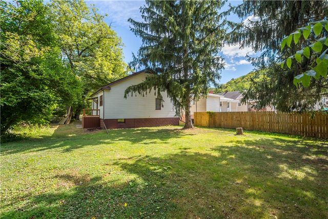 133 Eckert St, Leet Twp, PA 15003