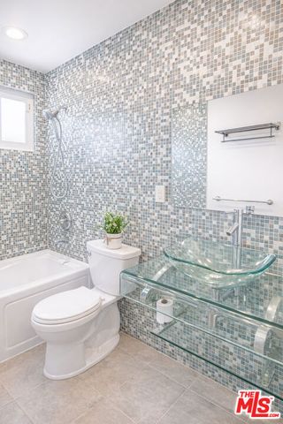 10550 Woldrich Street, Sylmar (los Angeles), CA 91342