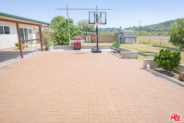 10550 Woldrich Street, Sylmar (los Angeles), CA 91342