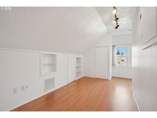 3825 Ne 75TH Ave, Portland, OR 97213