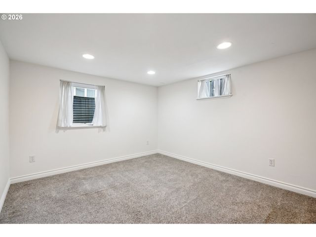 3825 Ne 75TH Ave, Portland, OR 97213