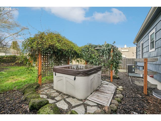 3825 Ne 75TH Ave, Portland, OR 97213