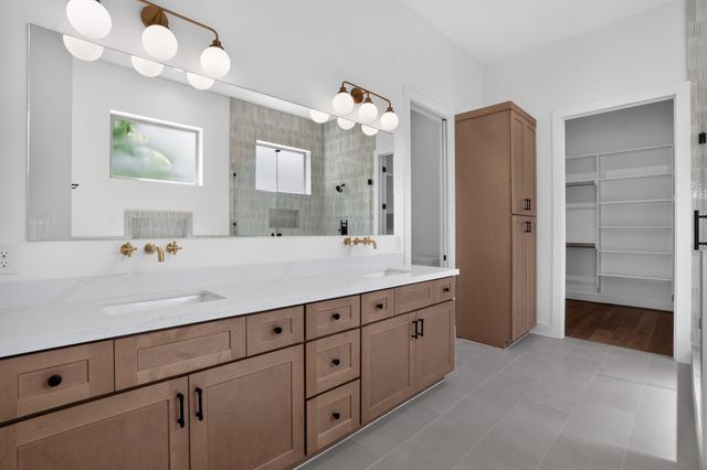 2010 Hewitt Drive, Houston, TX 77018