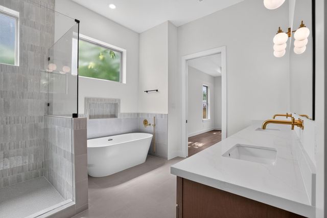2010 Hewitt Drive, Houston, TX 77018