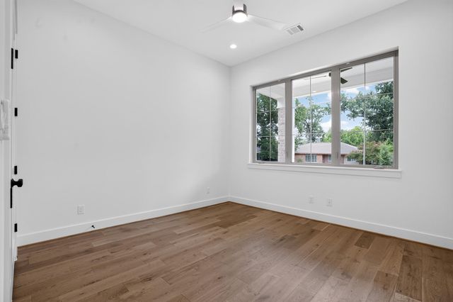 2010 Hewitt Drive, Houston, TX 77018