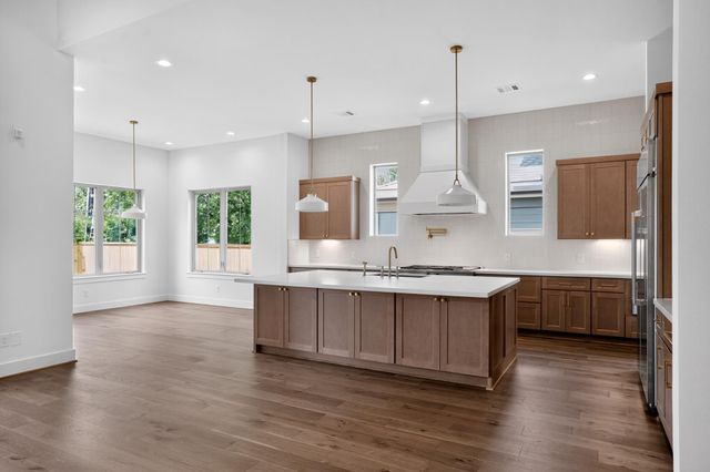 2010 Hewitt Drive, Houston, TX 77018