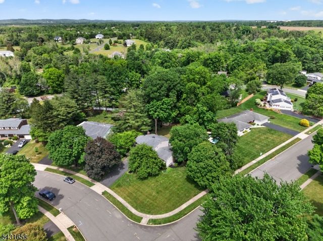 18 Randi Way, Ewing Twp., NJ 08560