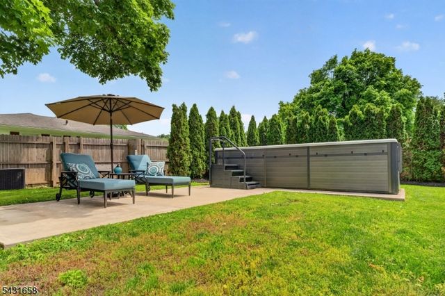 18 Randi Way, Ewing Twp., NJ 08560