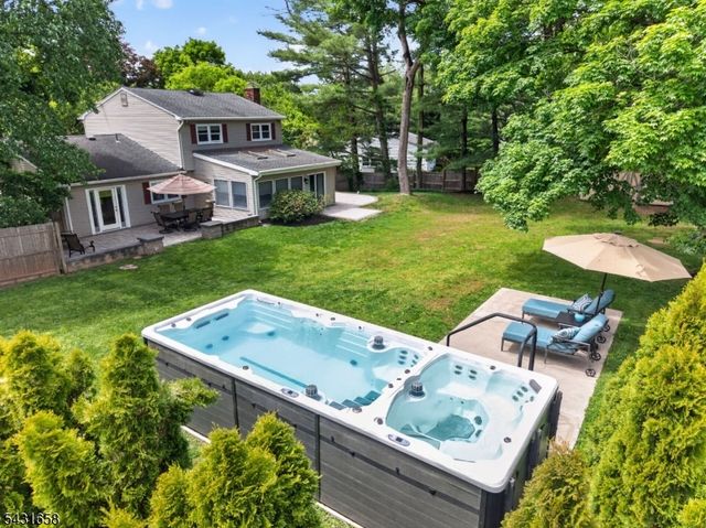 18 Randi Way, Ewing Twp., NJ 08560