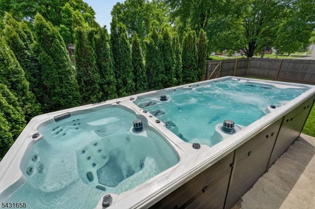 18 Randi Way, Ewing Twp., NJ 08560