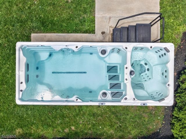 18 Randi Way, Ewing Twp., NJ 08560