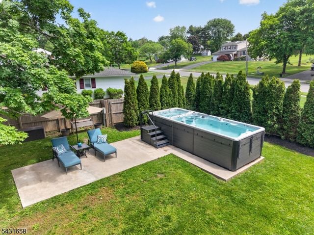 18 Randi Way, Ewing Twp., NJ 08560