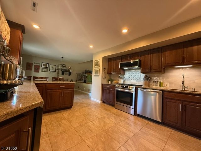 18 Randi Way, Ewing Twp., NJ 08560