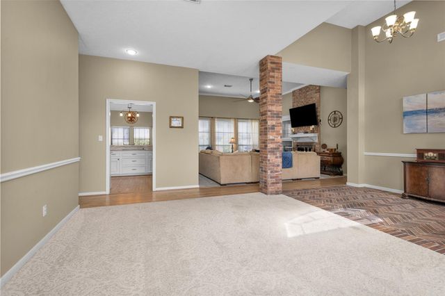 590 Edgewood Drive, Montgomery, TX 77356