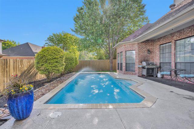 590 Edgewood Drive, Montgomery, TX 77356