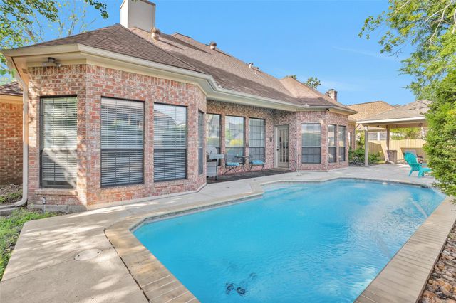 590 Edgewood Drive, Montgomery, TX 77356