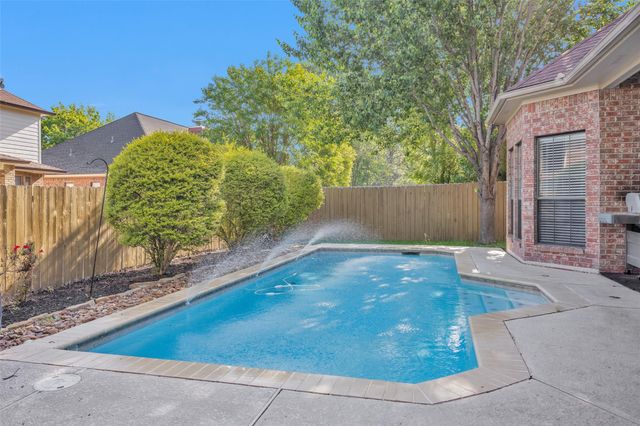 590 Edgewood Drive, Montgomery, TX 77356