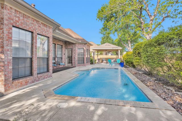 590 Edgewood Drive, Montgomery, TX 77356