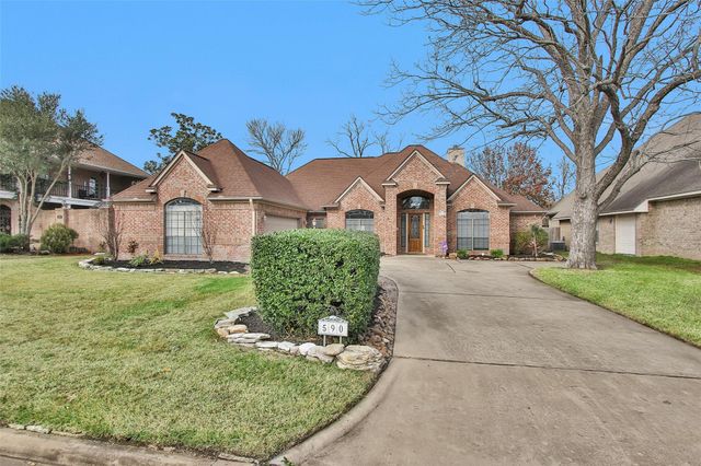590 Edgewood Drive, Montgomery, TX 77356