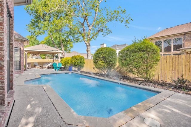 590 Edgewood Drive, Montgomery, TX 77356