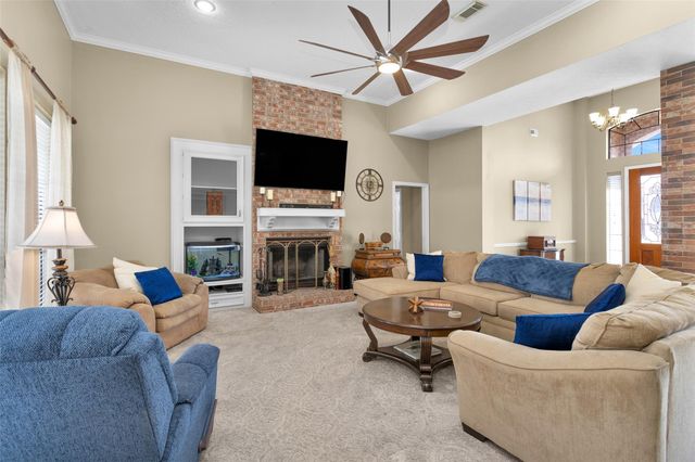 590 Edgewood Drive, Montgomery, TX 77356