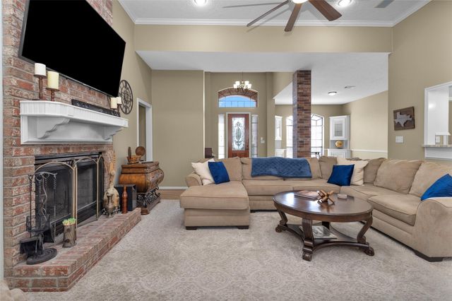 590 Edgewood Drive, Montgomery, TX 77356