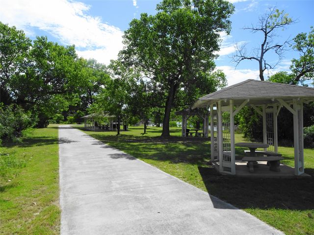 1009 Laguna Vista Court, Granbury, TX 76048